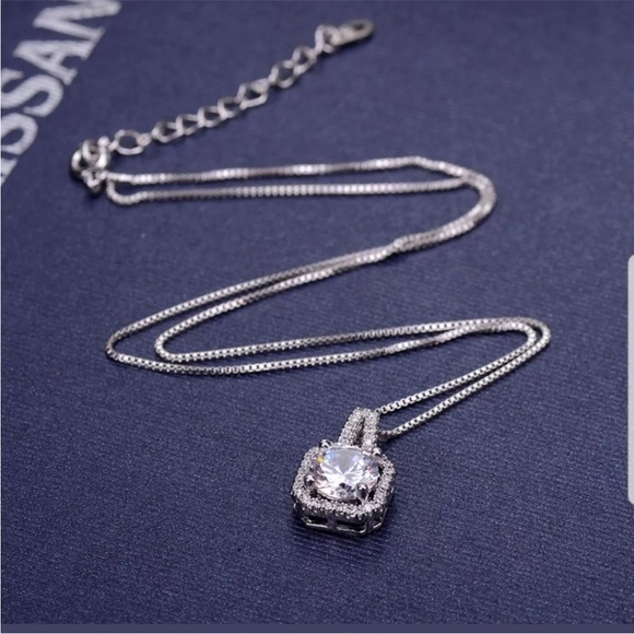 New Silver women halo diamond pendant necklace - Picture 3 of 6